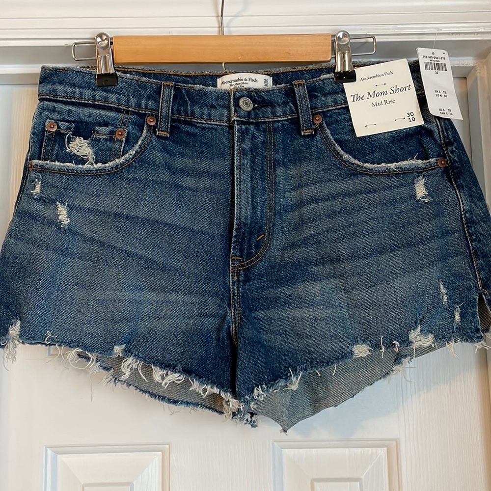 NWT Abercrombie The Mom Short